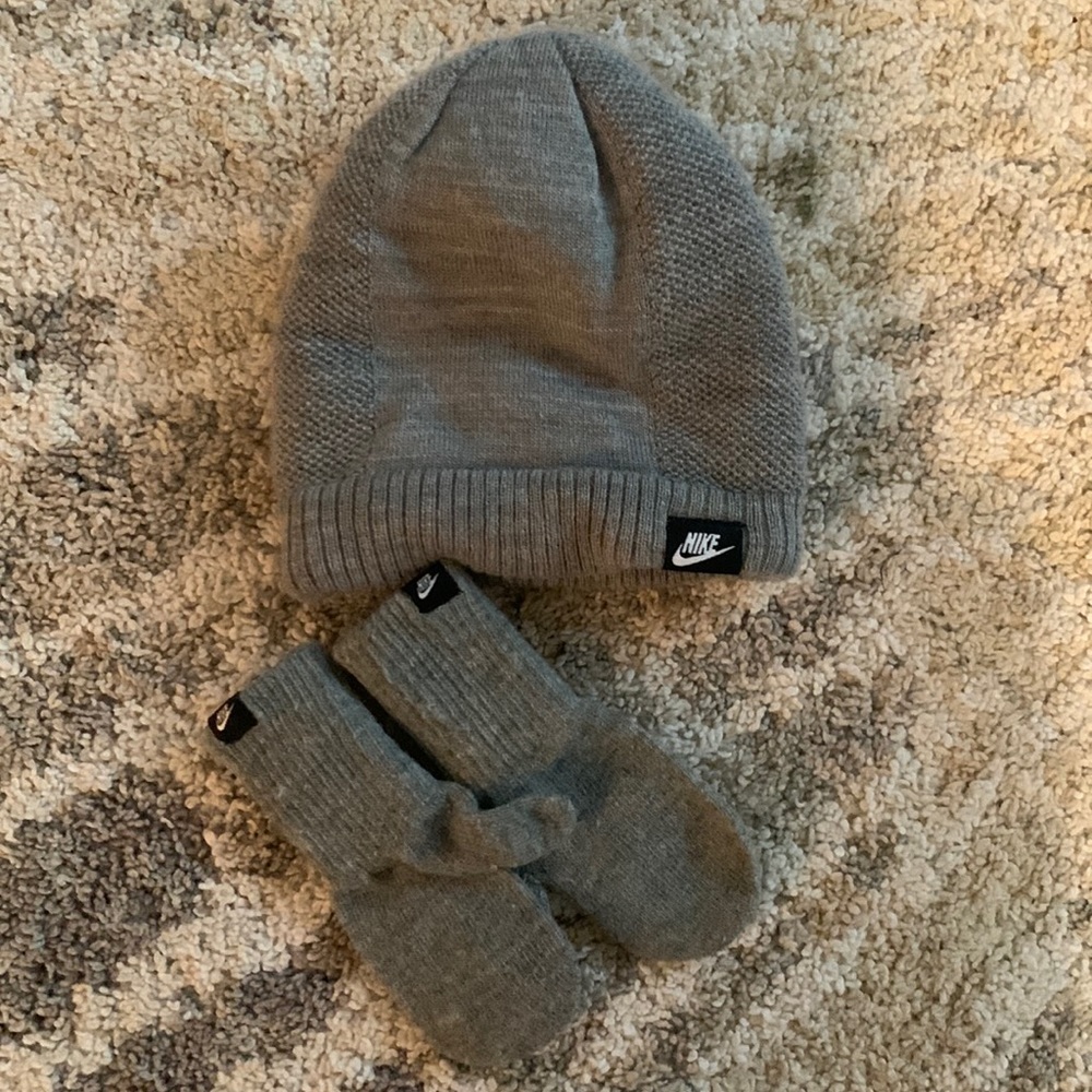 Nike hat and mittens